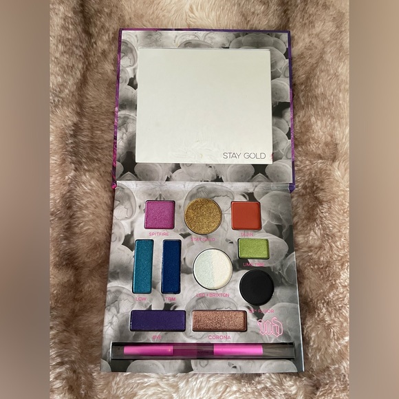 Urban Decay Kristen Leanne Kaleidoscope Dream Eyeshadow Palette New in Box - Picture 5 of 5